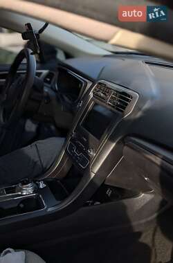 Седан Ford Fusion 2019 в 