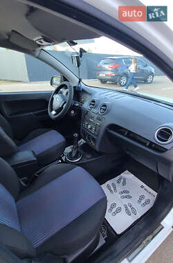 Хэтчбек Ford Fusion 2011 в 