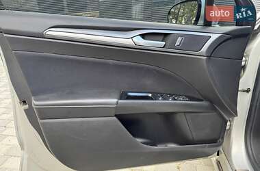 Седан Ford Fusion 2015 в 