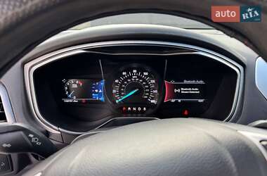 Седан Ford Fusion 2015 в 