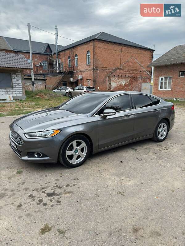 Седан Ford Fusion 2012 в 