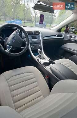 Седан Ford Fusion 2013 в 