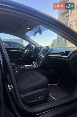 Седан Ford Fusion 2015 в 