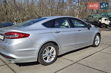 Седан Ford Fusion 2017 в 
