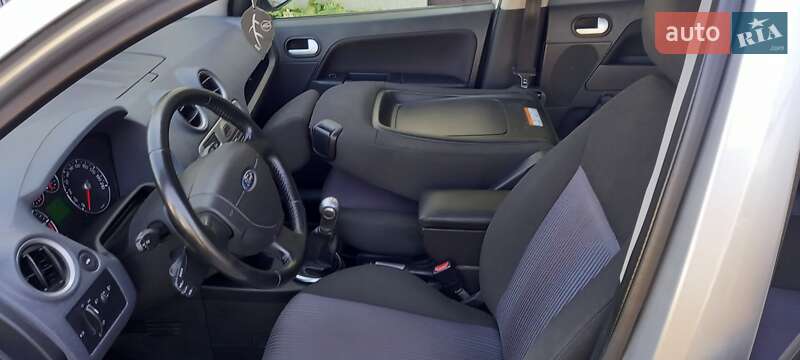 Хетчбек Ford Fusion 2007 в Микуличах