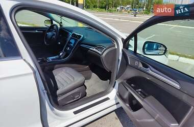 Седан Ford Fusion 2016 в 