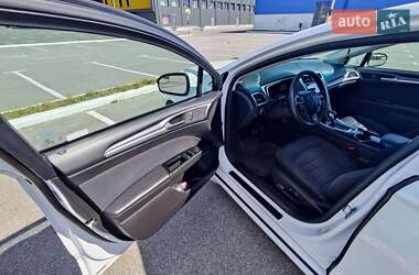 Седан Ford Fusion 2016 в 