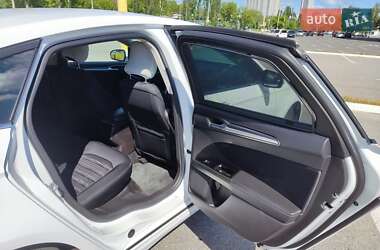 Седан Ford Fusion 2016 в 