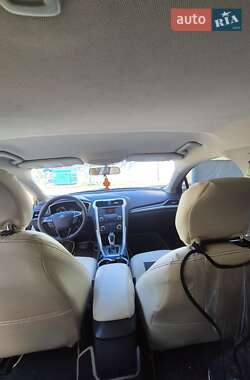 Седан Ford Fusion 2013 в 