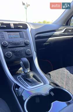Седан Ford Fusion 2015 в 