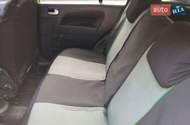 Хэтчбек Ford Fusion 2006 в 