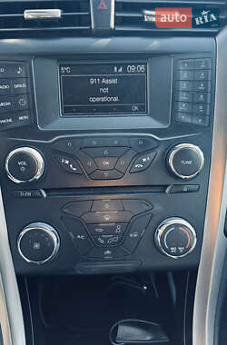 Седан Ford Fusion 2016 в 