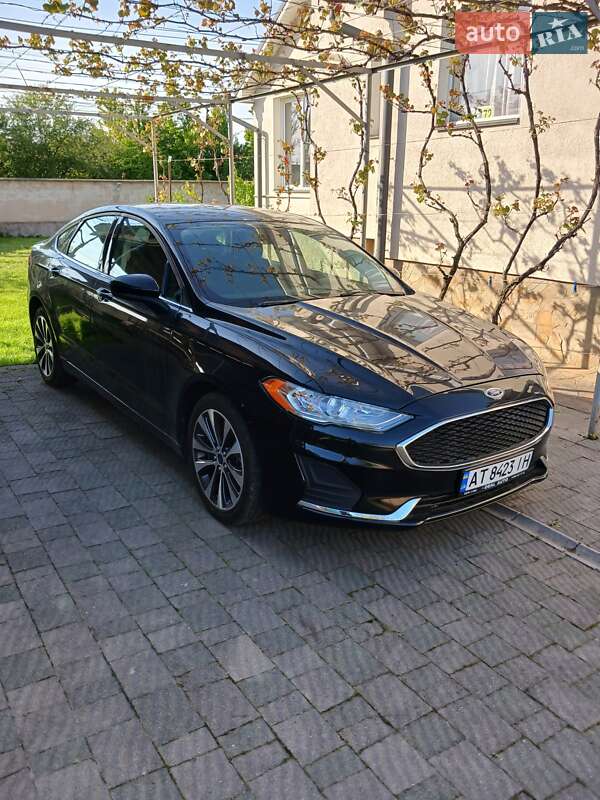 Седан Ford Fusion 2020 в 