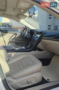 Седан Ford Fusion 2017 в 
