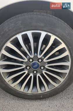 Седан Ford Fusion 2017 в 