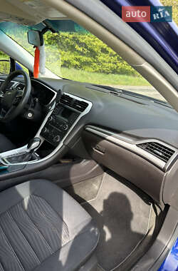 Седан Ford Fusion 2015 в 