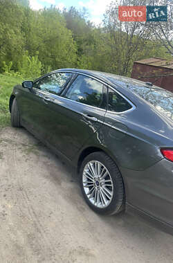Седан Ford Fusion 2016 в 