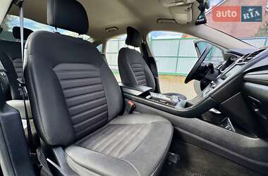 Седан Ford Fusion 2017 в 