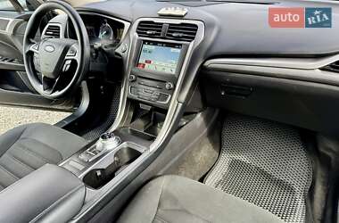 Седан Ford Fusion 2017 в 