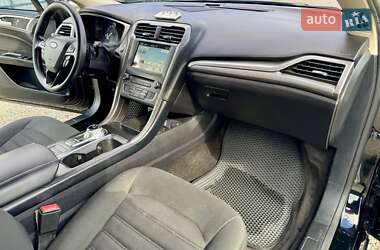 Седан Ford Fusion 2017 в 