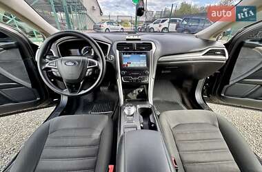 Седан Ford Fusion 2017 в 