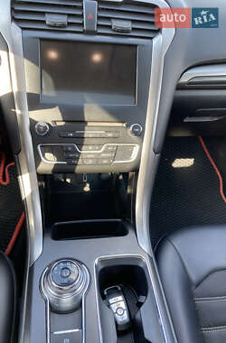 Седан Ford Fusion 2017 в 