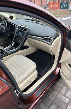 Седан Ford Fusion 2015 в 