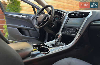 Седан Ford Fusion 2015 в 