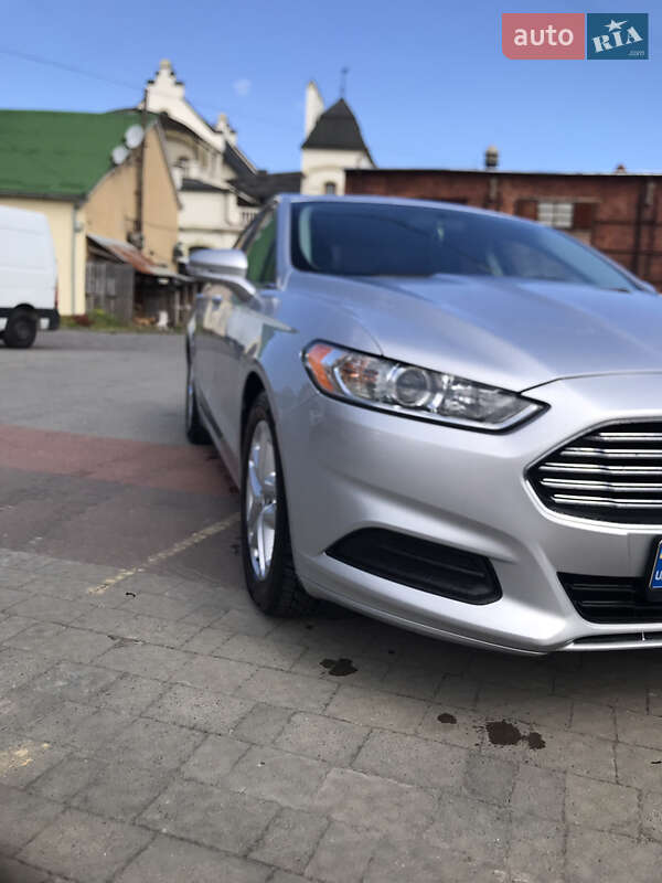 Седан Ford Fusion 2015 в Львові