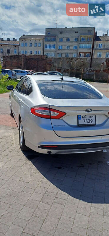 Седан Ford Fusion 2015 в Львові