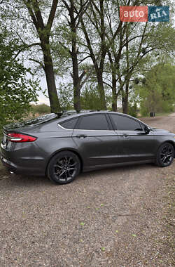 Седан Ford Fusion 2016 в 