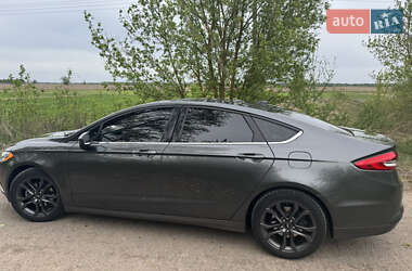 Седан Ford Fusion 2016 в 