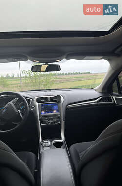 Седан Ford Fusion 2016 в 