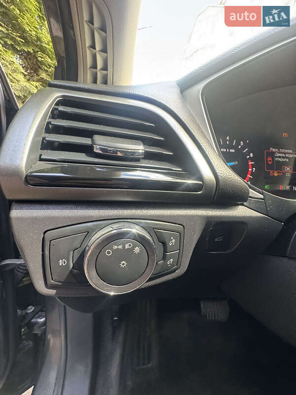 Седан Ford Fusion 2015 в Чернівцях