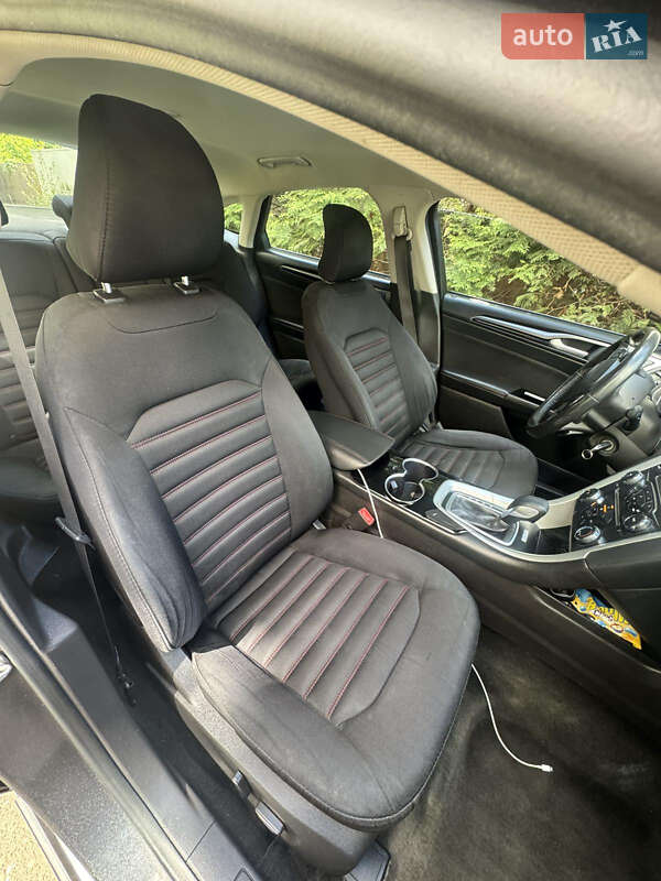 Седан Ford Fusion 2015 в Чернівцях