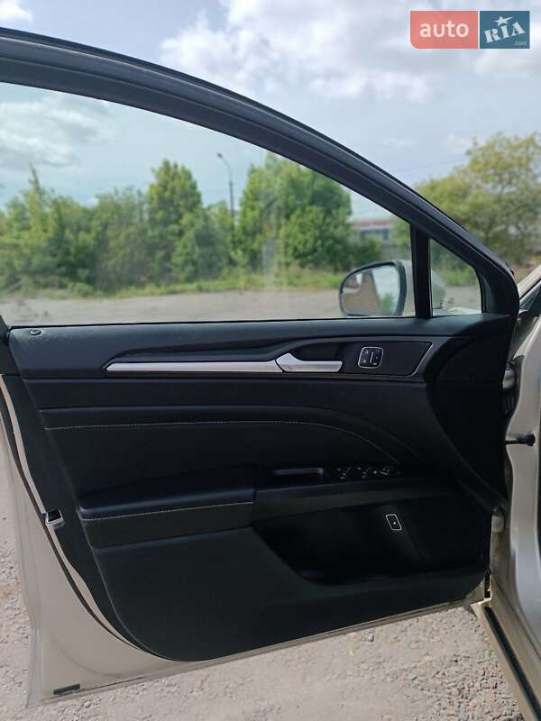 Седан Ford Fusion 2019 в Рівному