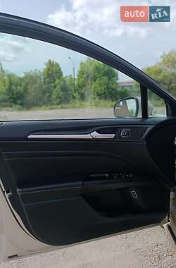 Седан Ford Fusion 2019 в 