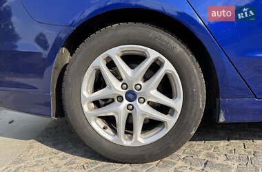 Седан Ford Fusion 2015 в 