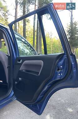 Хэтчбек Ford Fusion 2008 в 