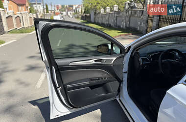 Седан Ford Fusion 2016 в 