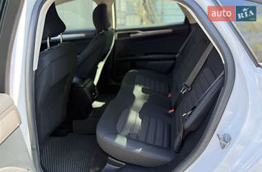 Седан Ford Fusion 2016 в 