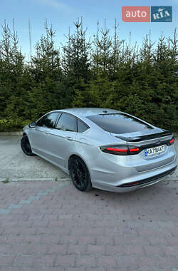 Седан Ford Fusion 2013 в 
