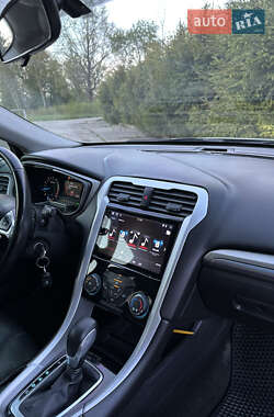 Седан Ford Fusion 2013 в 