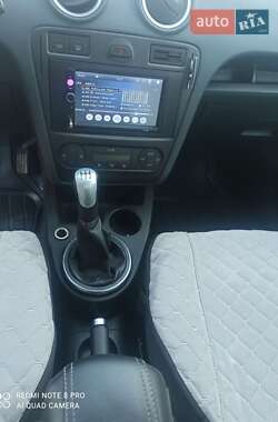 Хэтчбек Ford Fusion 2008 в 