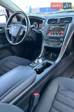 Седан Ford Fusion 2018 в 
