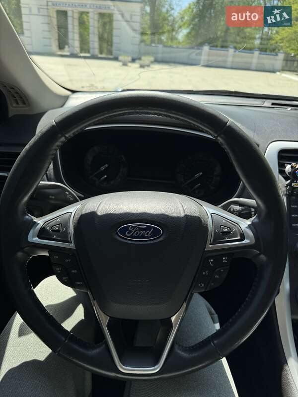 Седан Ford Fusion 2015 в Измаиле