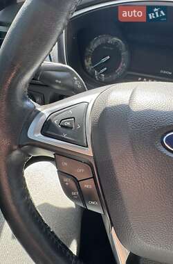 Седан Ford Fusion 2015 в 