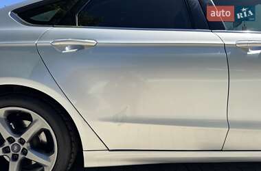 Седан Ford Fusion 2015 в 