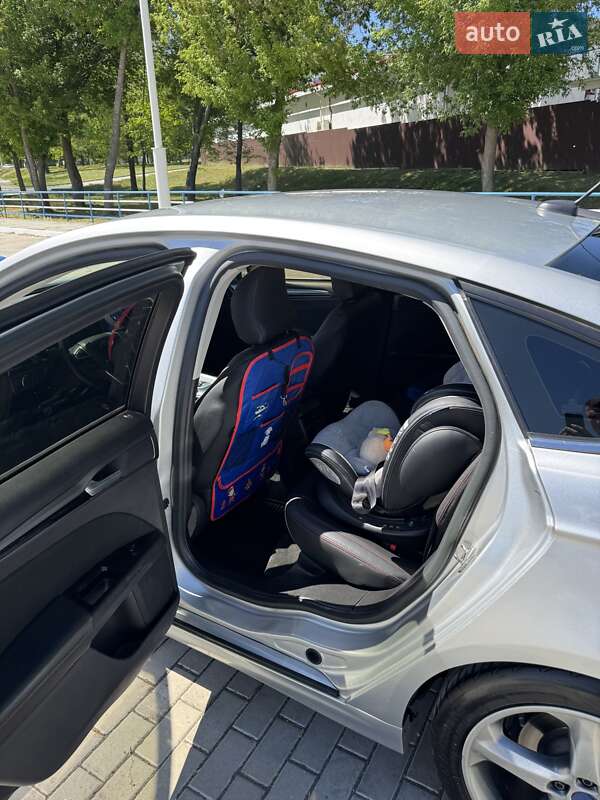 Седан Ford Fusion 2015 в Измаиле