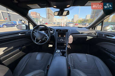 Седан Ford Fusion 2016 в 